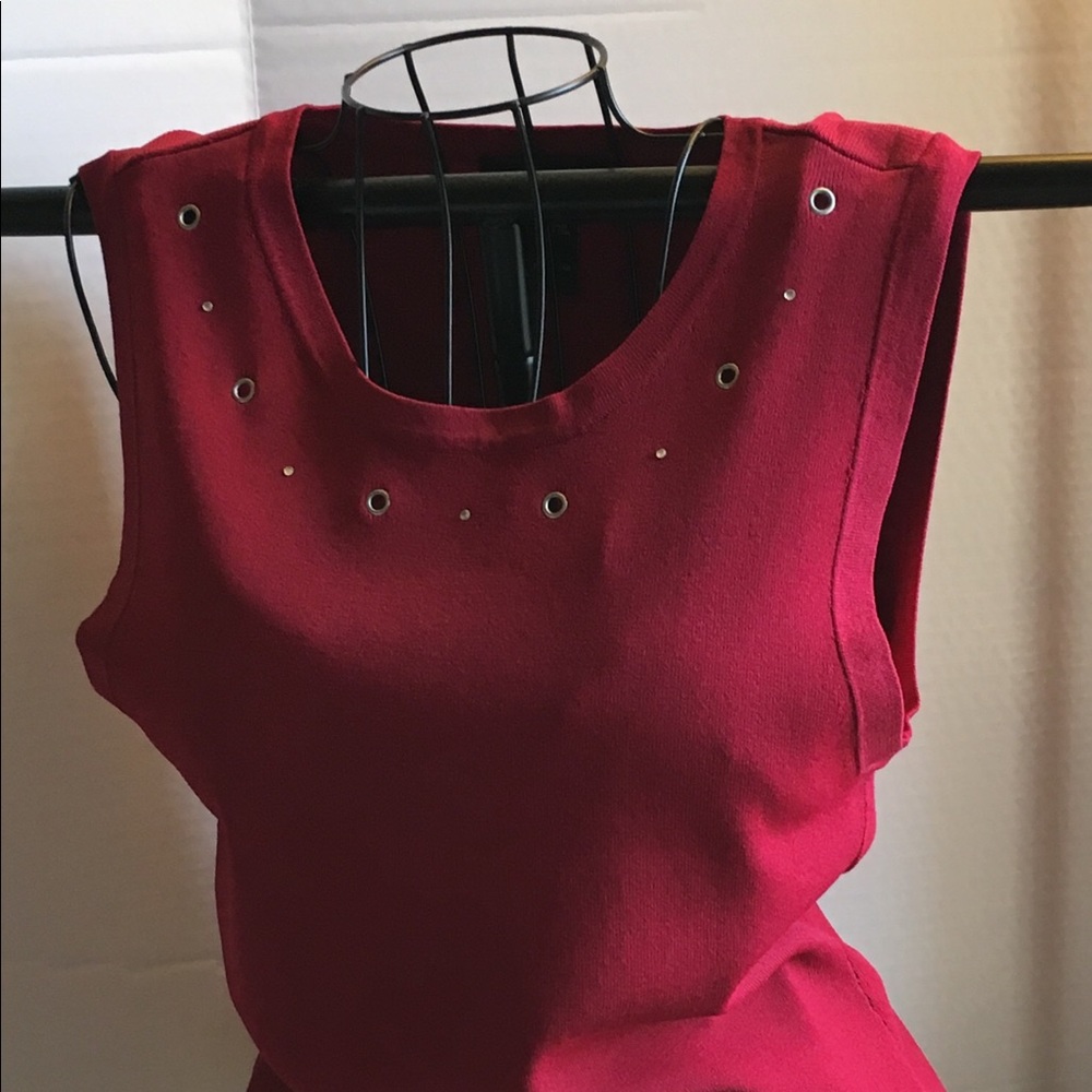 Finity Sleeveless Red Top Size Large